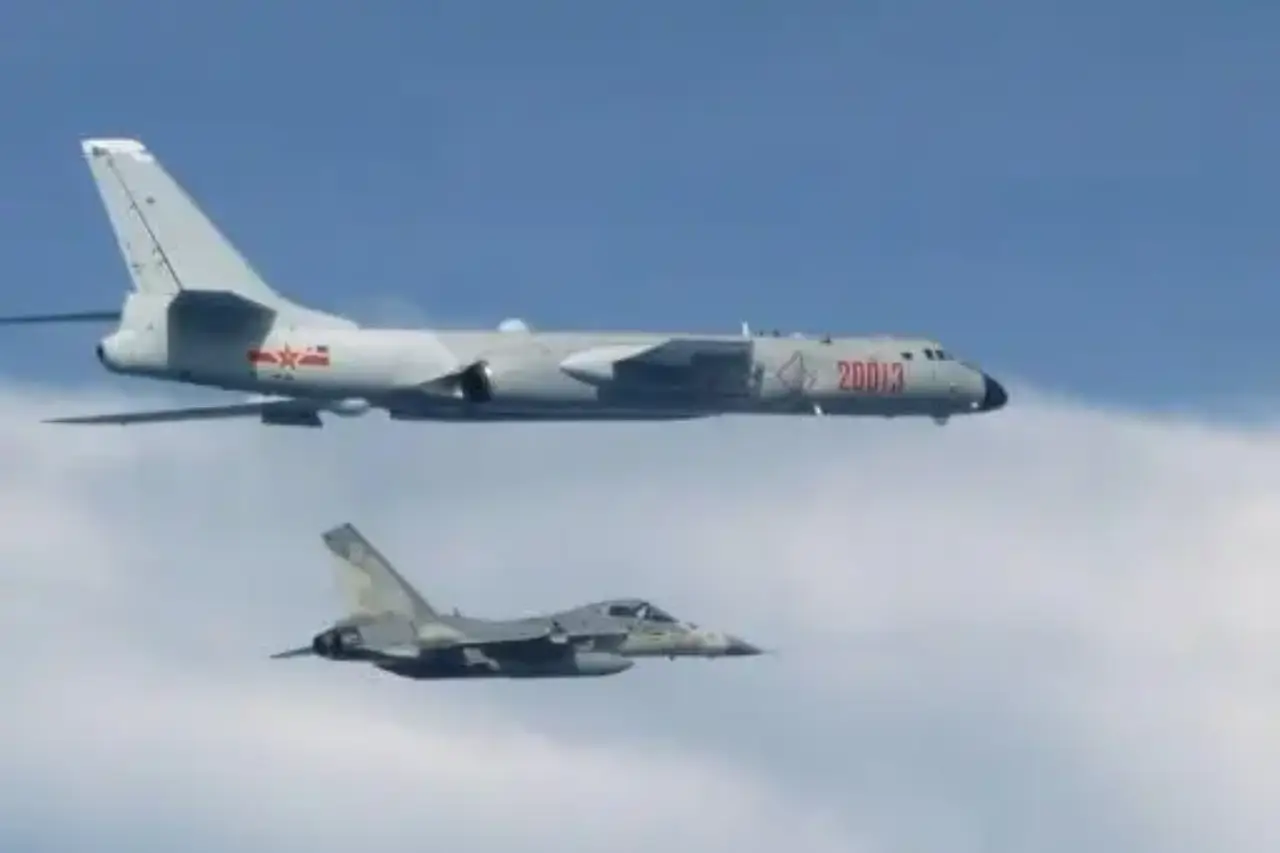 Imágenes satelitales muestran nuevo despliegue de bombarderos en el mar de China Meridional