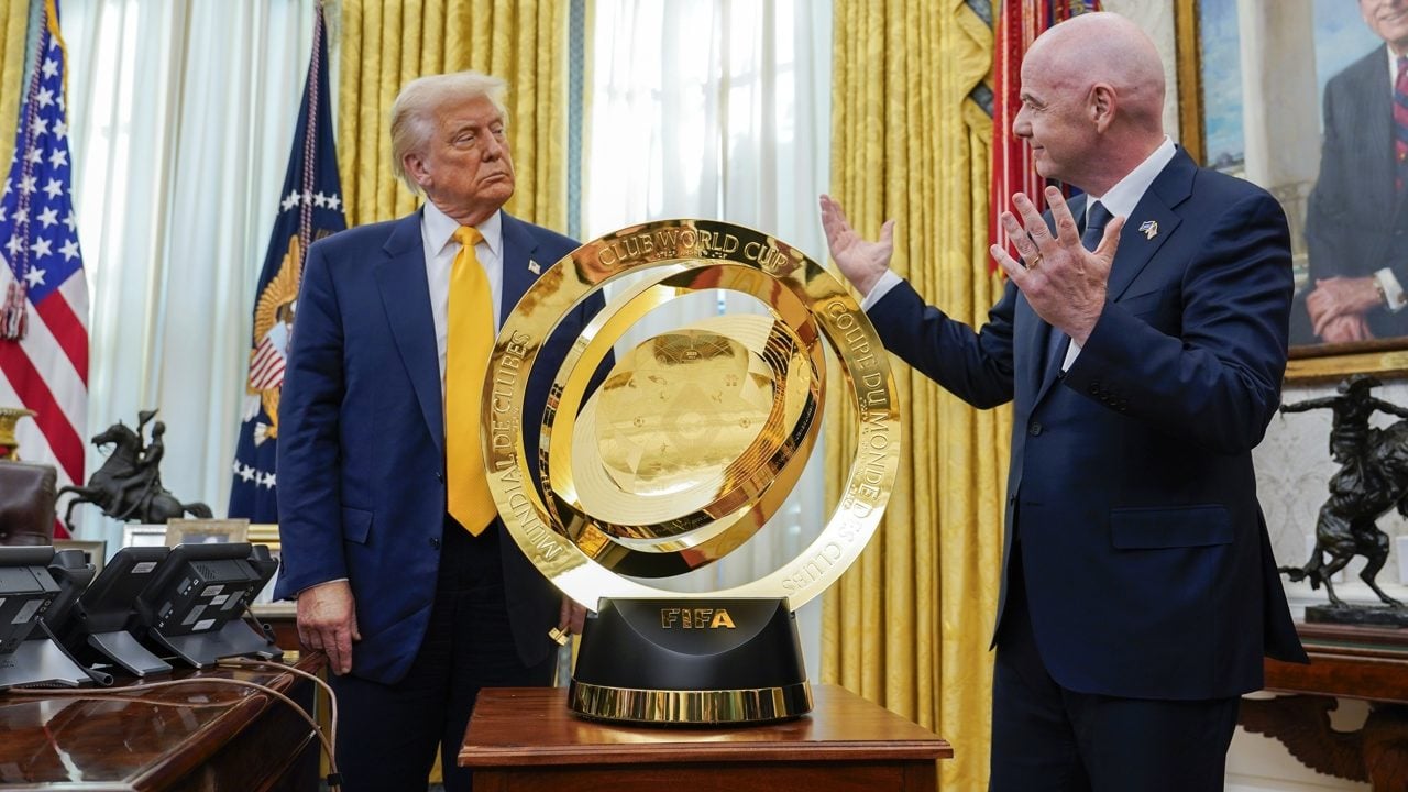 Genera críticas estrecho vínculo Infantino-Trump; medios condenan trato a Irán
