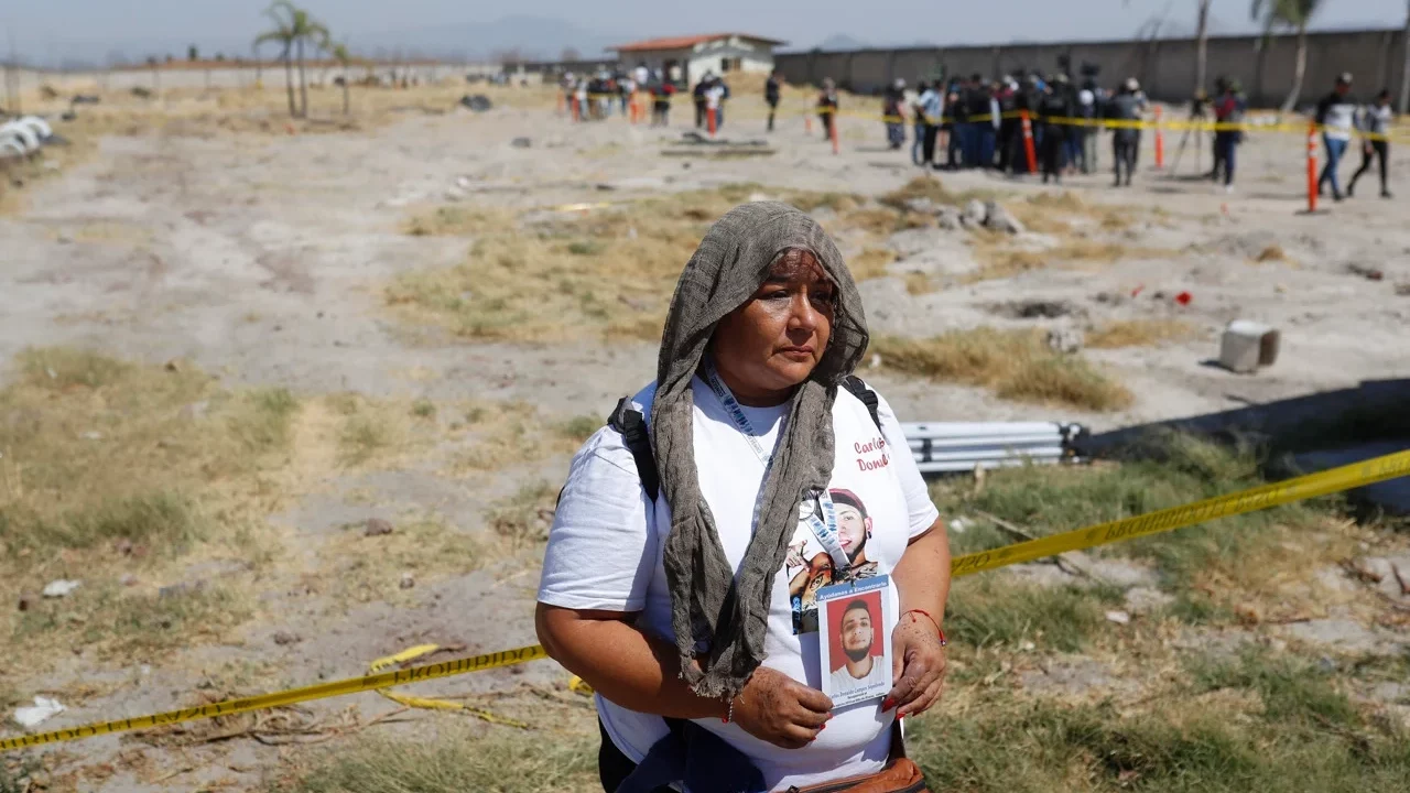 Sheinbaum defiende la ‘verdad’ ante críticas de ‘burla’ por visita al rancho de desaparecidos
