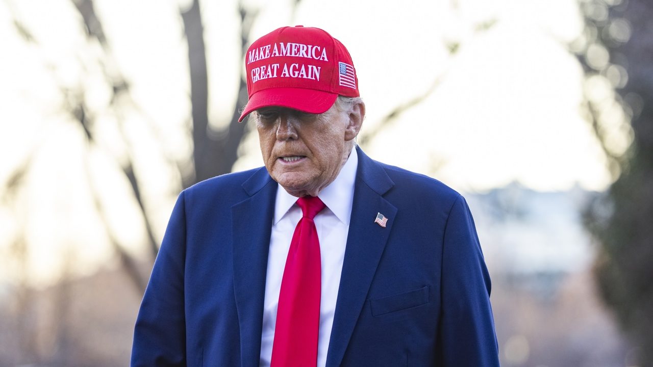 Trump mantiene que impondrá aranceles en abril pero contempla ‘flexibilidad’