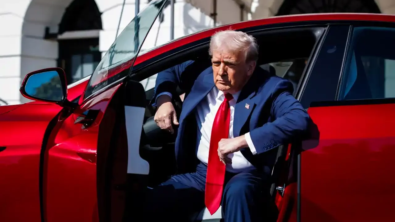 Trump calificará la violencia contra Tesla como ‘terrorismo doméstico’