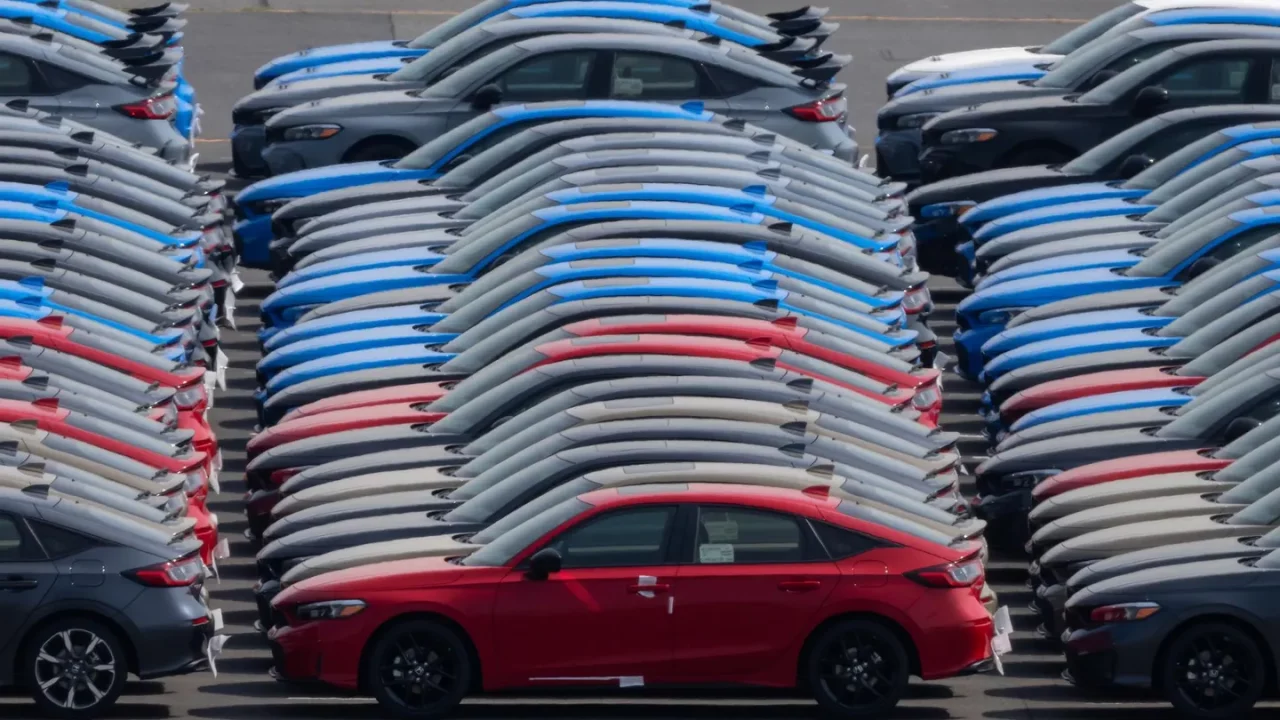 Administración Trump señala que fabricantes de autos podrían obtener alivio arancelario: esto sabemos