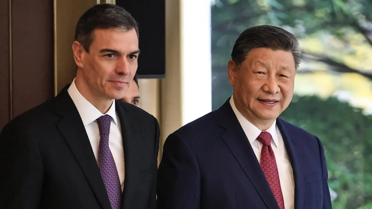 China responde y eleva los aranceles a EU al 125%; Xi insta a la UE a respaldar respuesta de Pekín