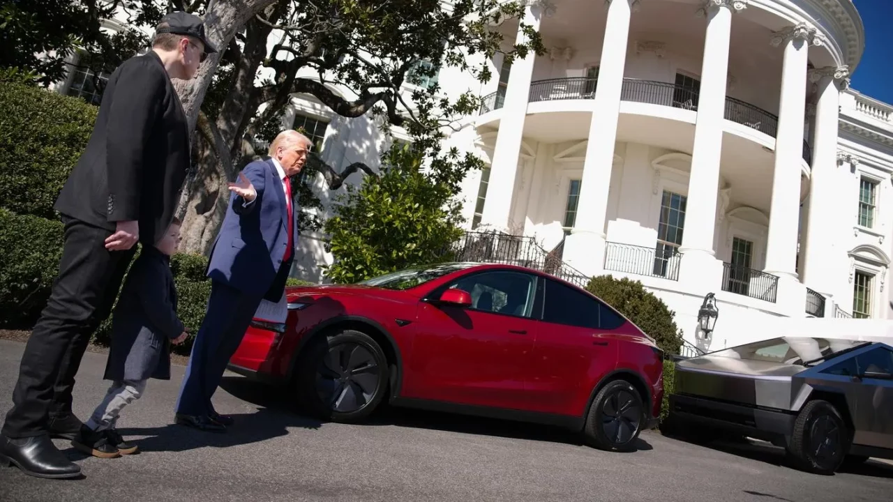 Acciones de Tesla caen un 6% antes de posibles resultados de ‘código rojo’ para la empresa de Elon Musk