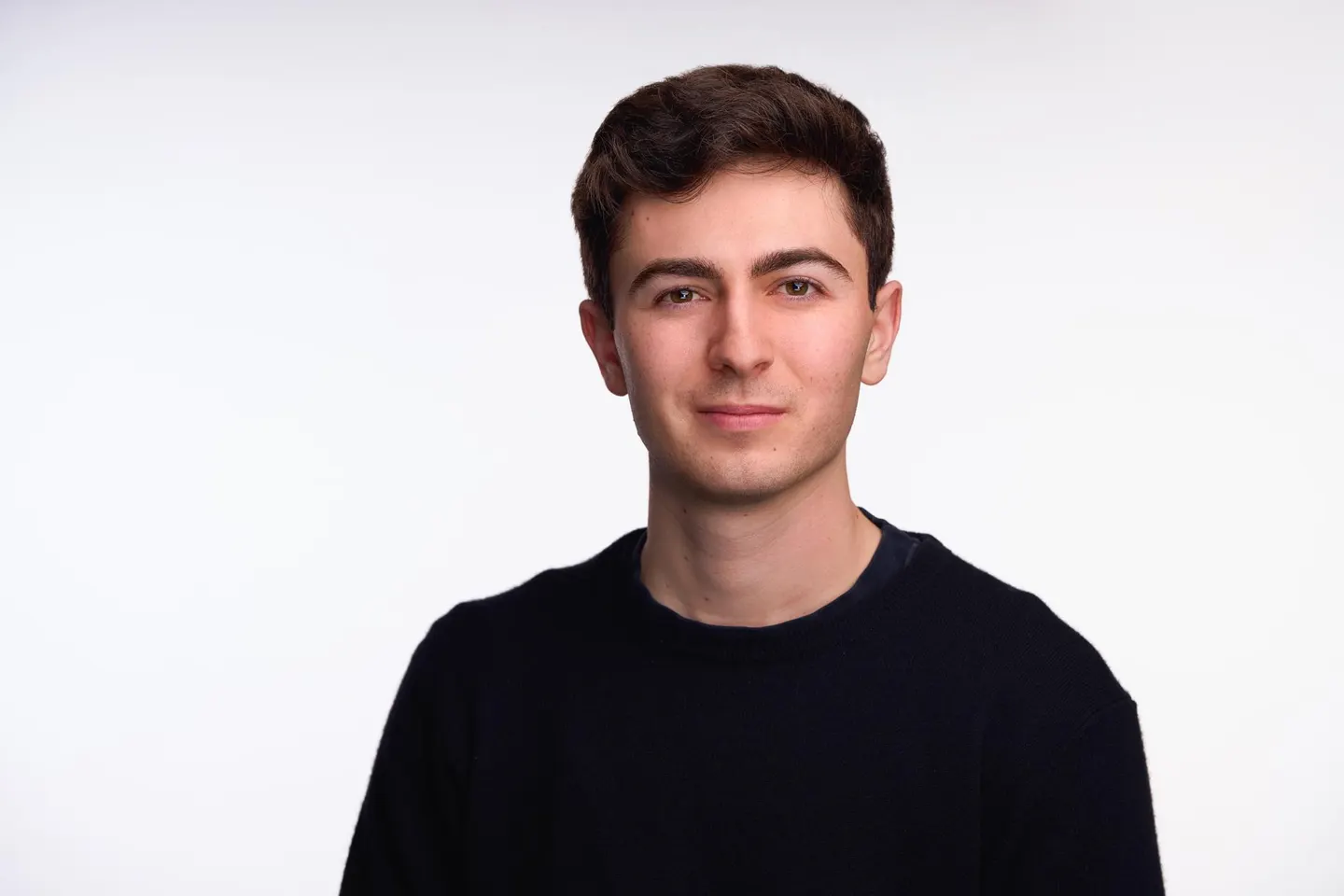 Gemelos Winklevoss apoyan a un joven de 22 años que usa IA para prevenir ataques a criptos