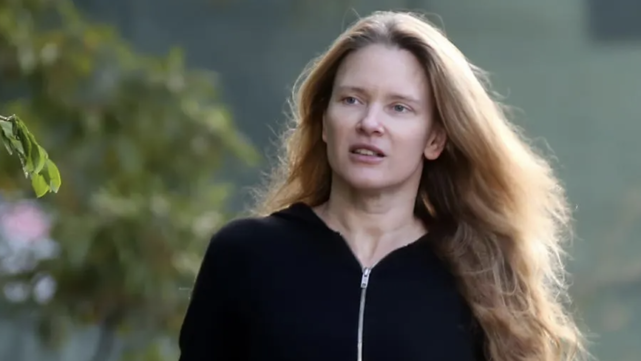 Por qué la primera esposa de Elon Musk no está ni cerca de ser multimillonaria