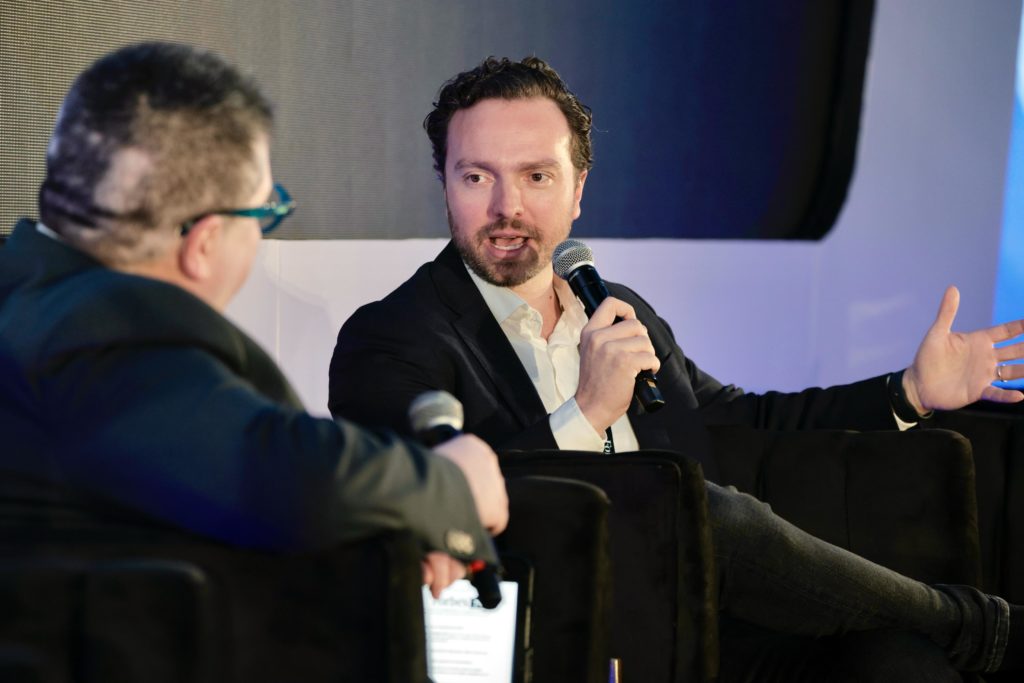 Jonathan Porta, Vicepresidente Regional para Coupa Latam, y Roberto Arteaga, Editor General de Forbes México.
