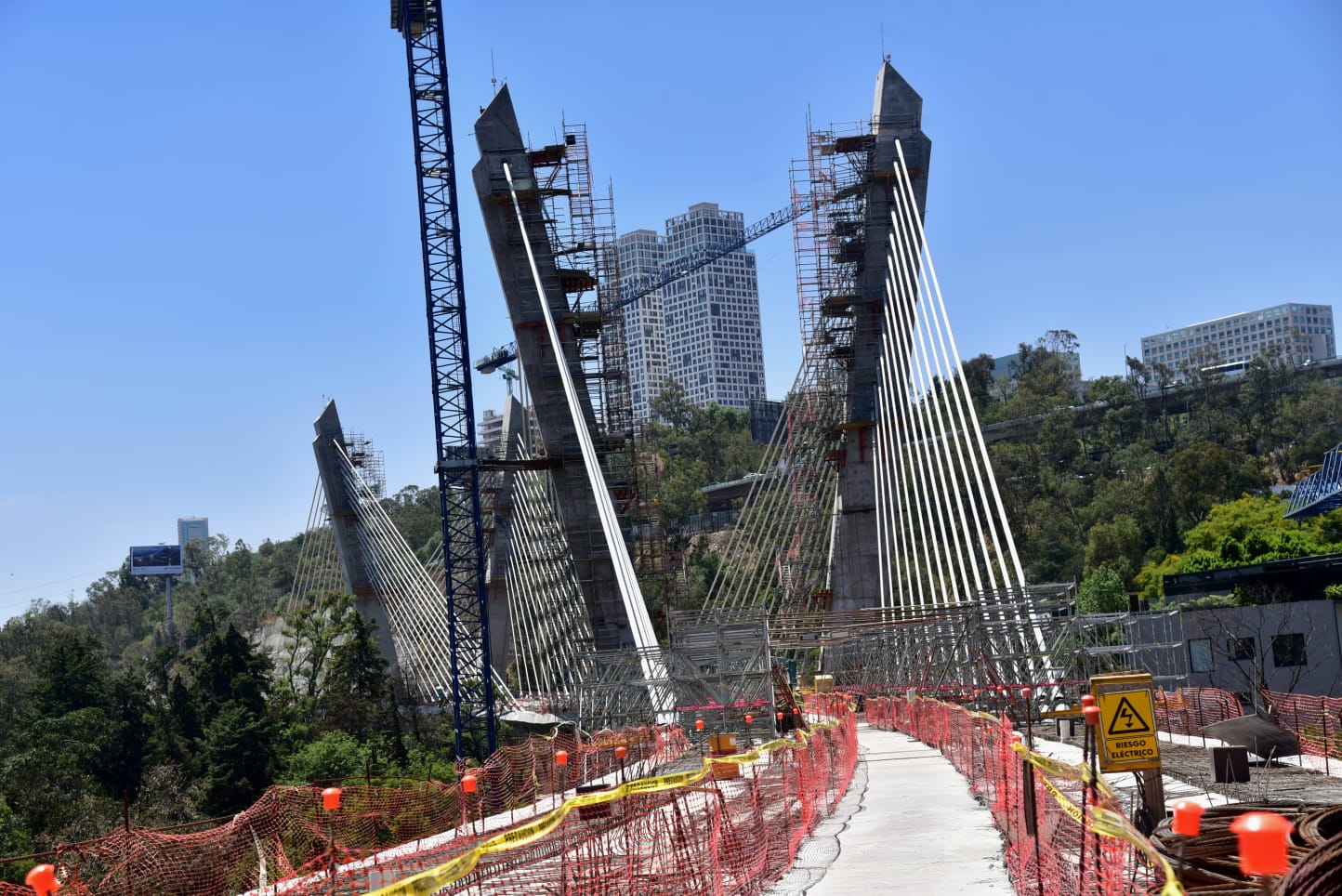 Afirma gobierno que Puente Atirantado del Tren Interurbano protege manantial