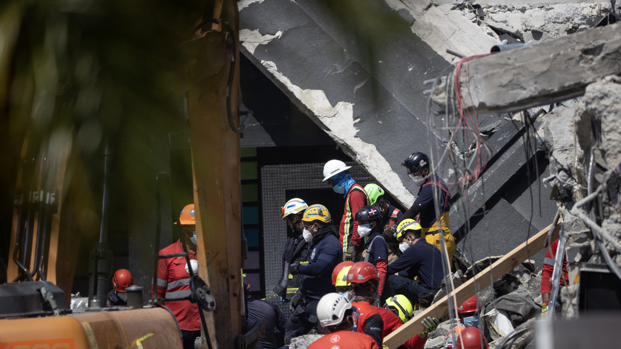 Al menos 136 muertos tras derrumbe en discoteca de República Dominicana