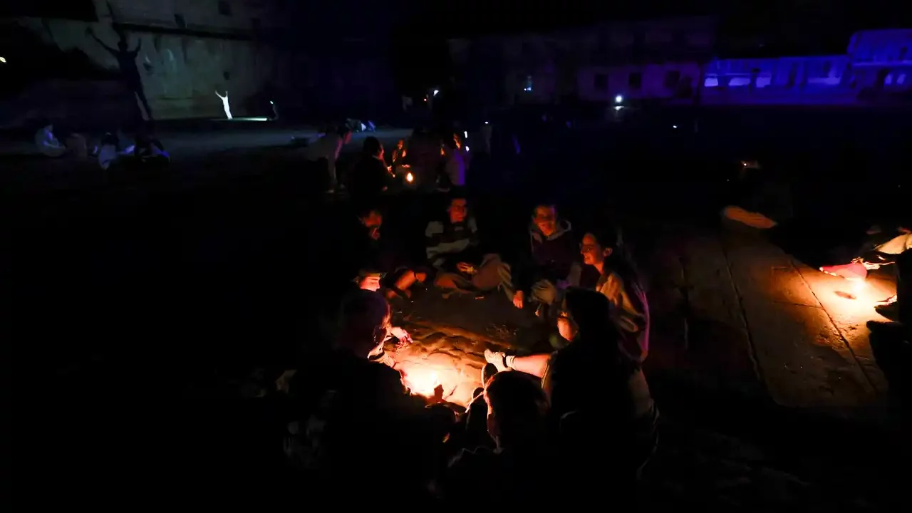 España se recupera lentamente de un inédito apagón eléctrico