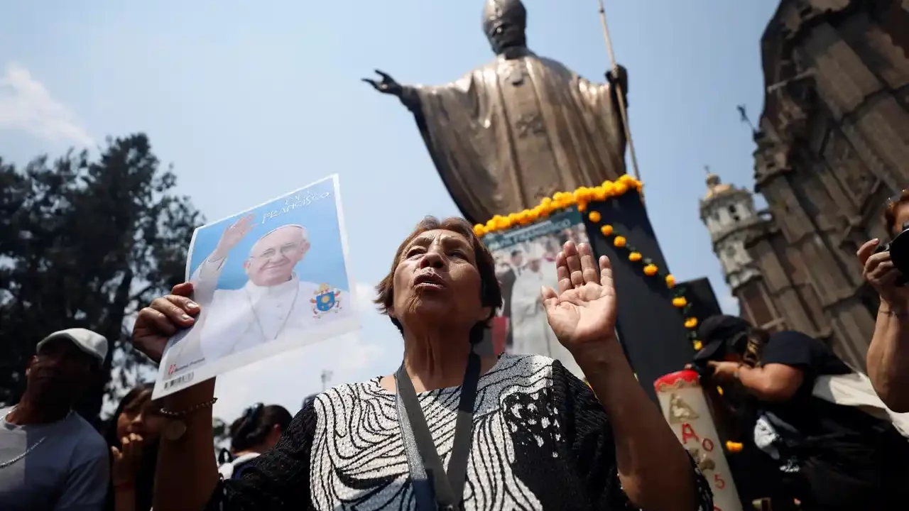 Luto de los mexicanos por papa Francisco desborda la Basílica de Guadalupe