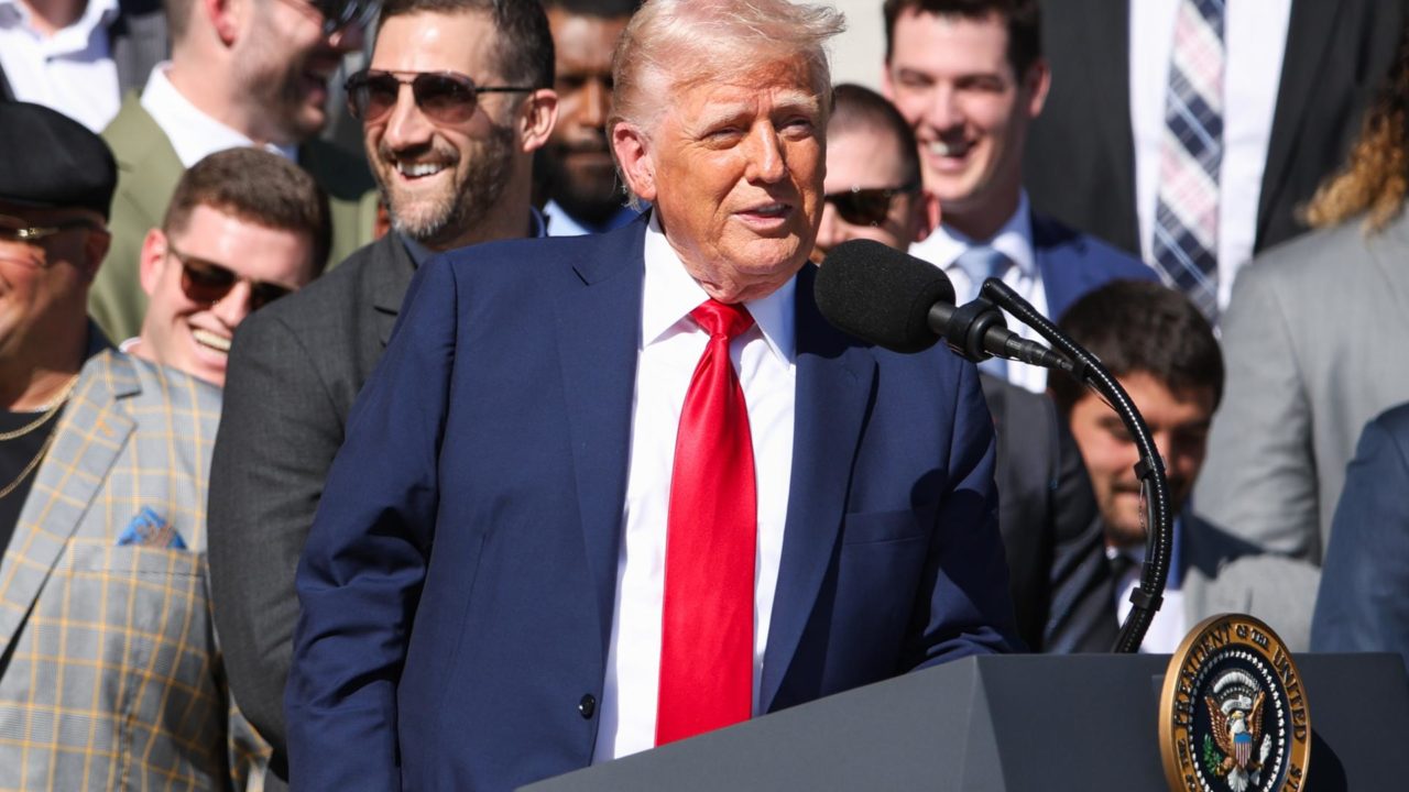 Trump llega a un acuerdo con fabricantes de automóviles para reducir aranceles