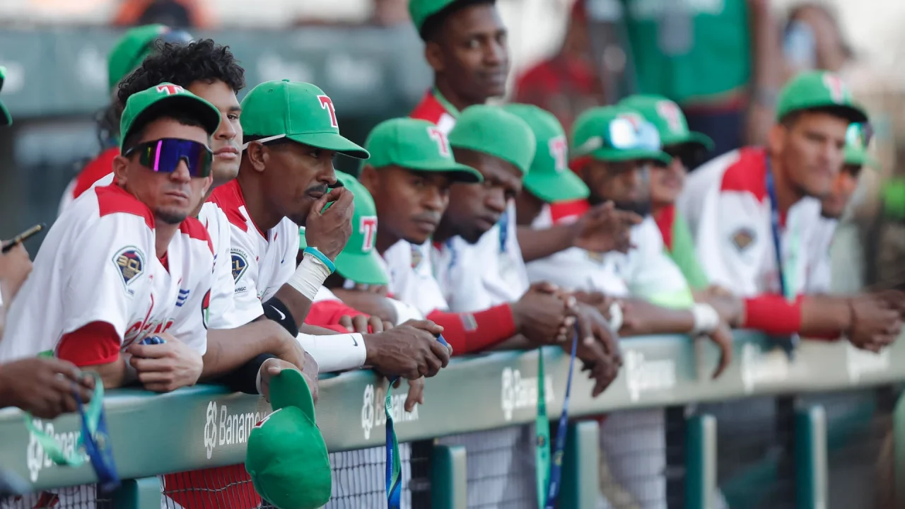 Dos peloteros cubanos abandonan el equipo tras competir en la Liga de Campeones en México