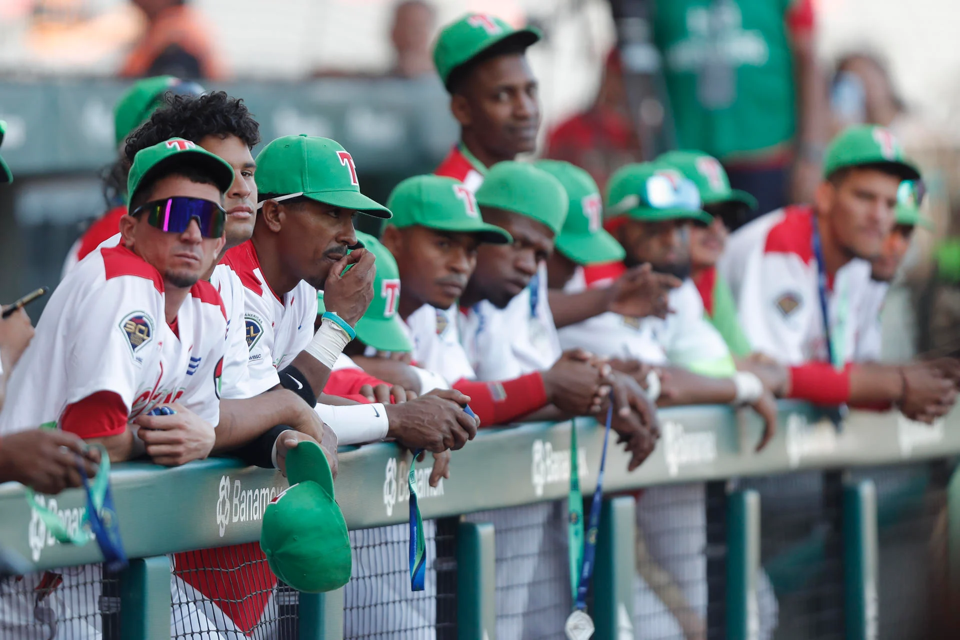 Dos peloteros cubanos abandonan el equipo tras competir en la Liga de Campeones en México