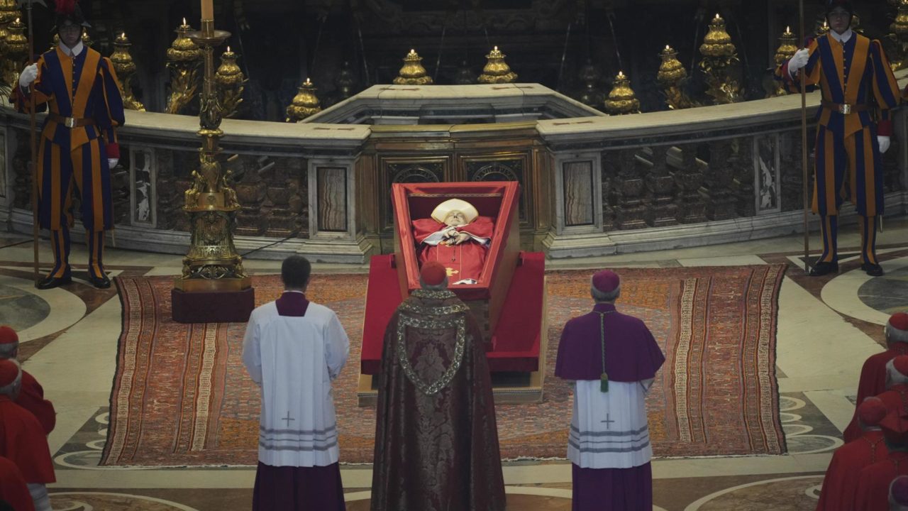 Cardenal camarlengo presidirá el viernes el cierre del féretro del papa y su entierro, el sábado