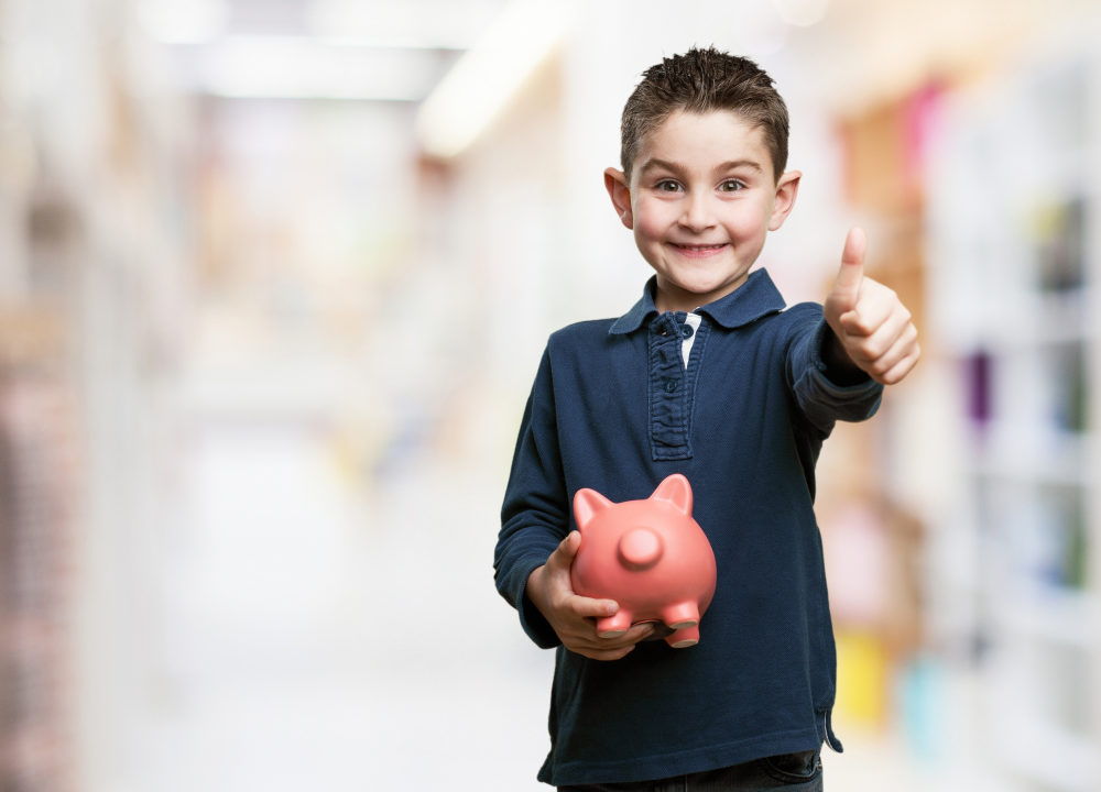Estas son 10 formas de fomentar la independencia financiera en los niños