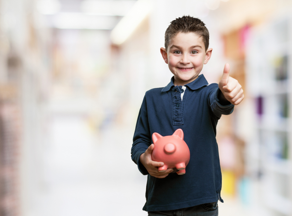 Estas son 10 formas de fomentar la independencia financiera en los niños