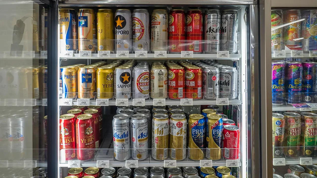 EU impondrá el viernes un arancel de 25% a las latas de aluminio para envasar cerveza