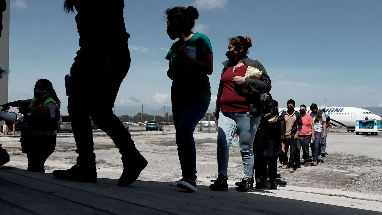 De la Ley de Exclusión china a los activistas propalestinos: la evolución de las deportaciones políticas