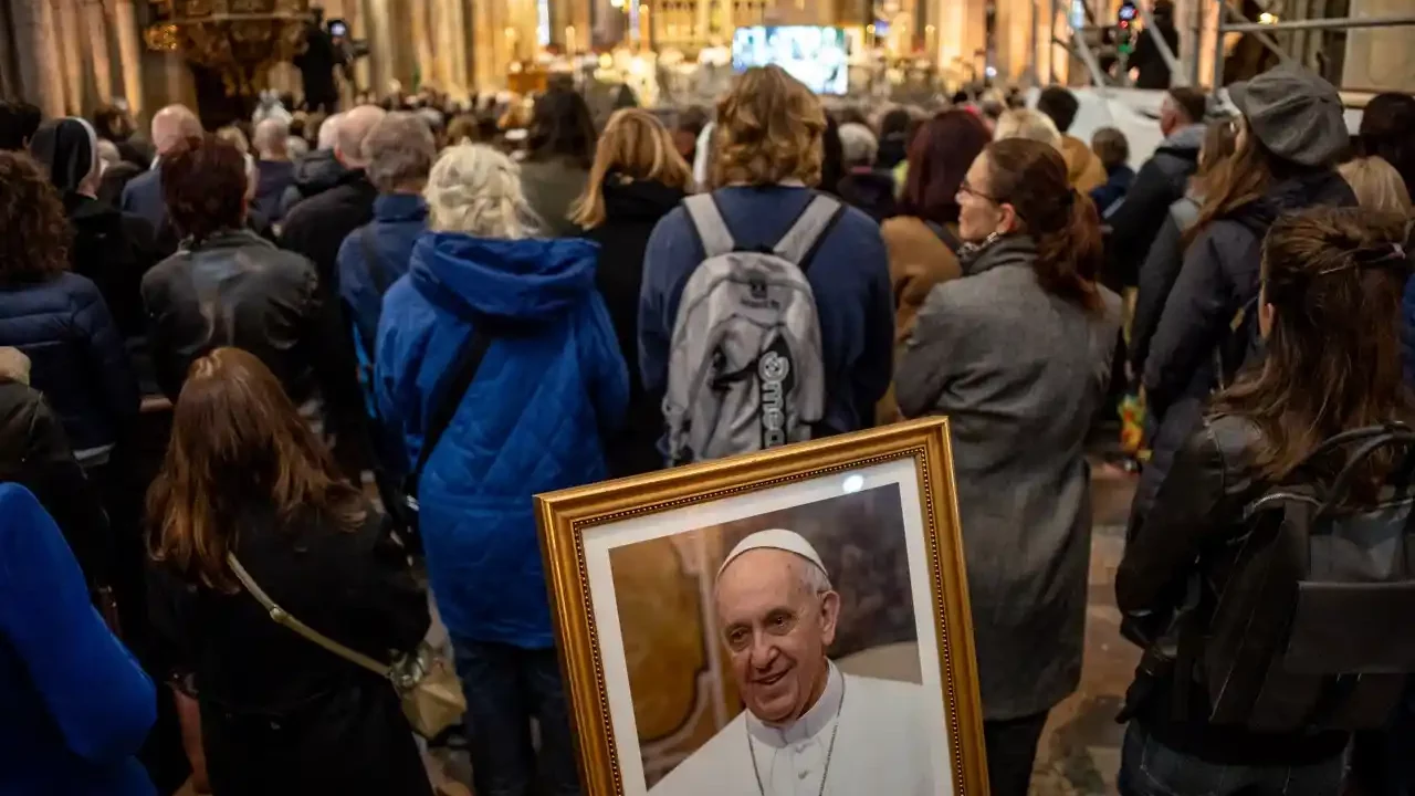 Carteristas sacan partido a la muerte del papa Francisco