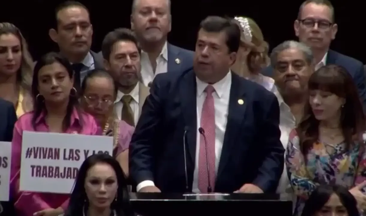 Diputados avalan salario mínimo y blindaje de propinas en hoteles y restaurantes