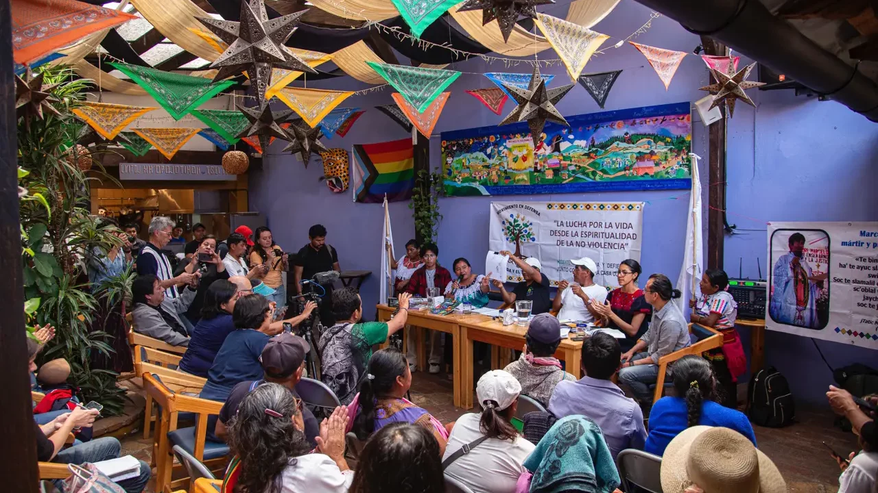 Pueblos indígenas protestan contra proyecto de autopista que conduce al sitio donde vive AMLO