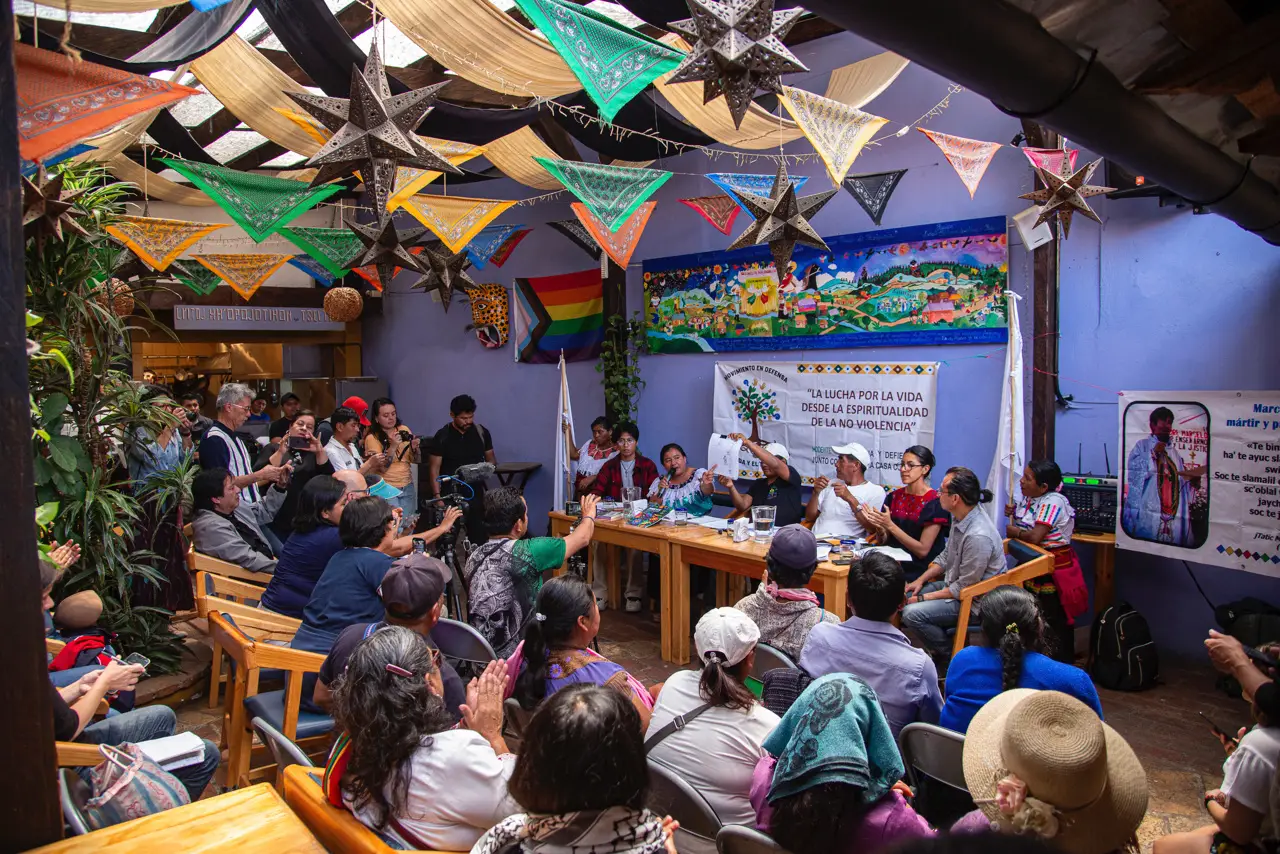 Pueblos indígenas protestan contra proyecto de autopista que conduce al sitio donde vive AMLO