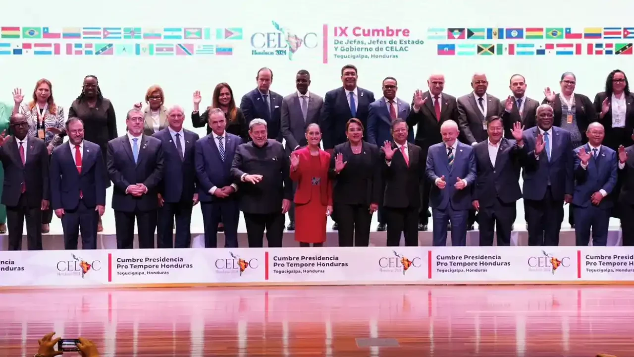 Sheinbaum convoca a cumbre por el bienestar en medio de guerra arancelaria