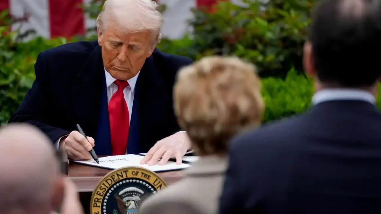 Trump prorroga pausa de aranceles sobre bienes de México y Canadá cubiertos por el TMEC