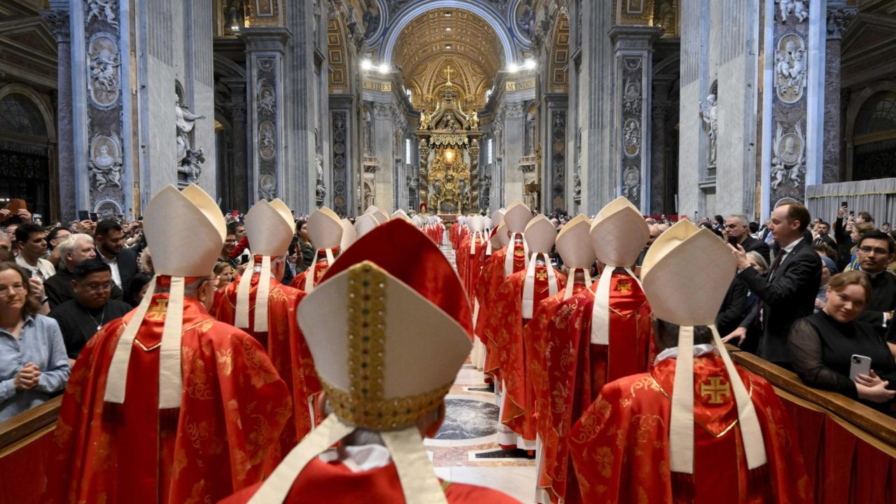 Comienza el cónclave para elegir nuevo papa: el mundo espera la fumata blanca