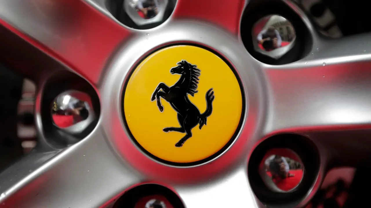 Ferrari afirma que aranceles podrían reducir sus ganancias y se suma a las empresas impactadas por la medida
