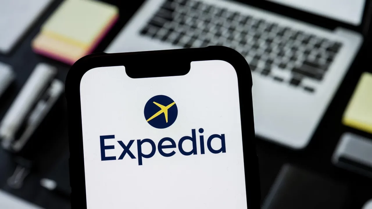 Medidas de Trump golpean a Expedia: acciones caen un 8% debido a la débil demanda de viajes