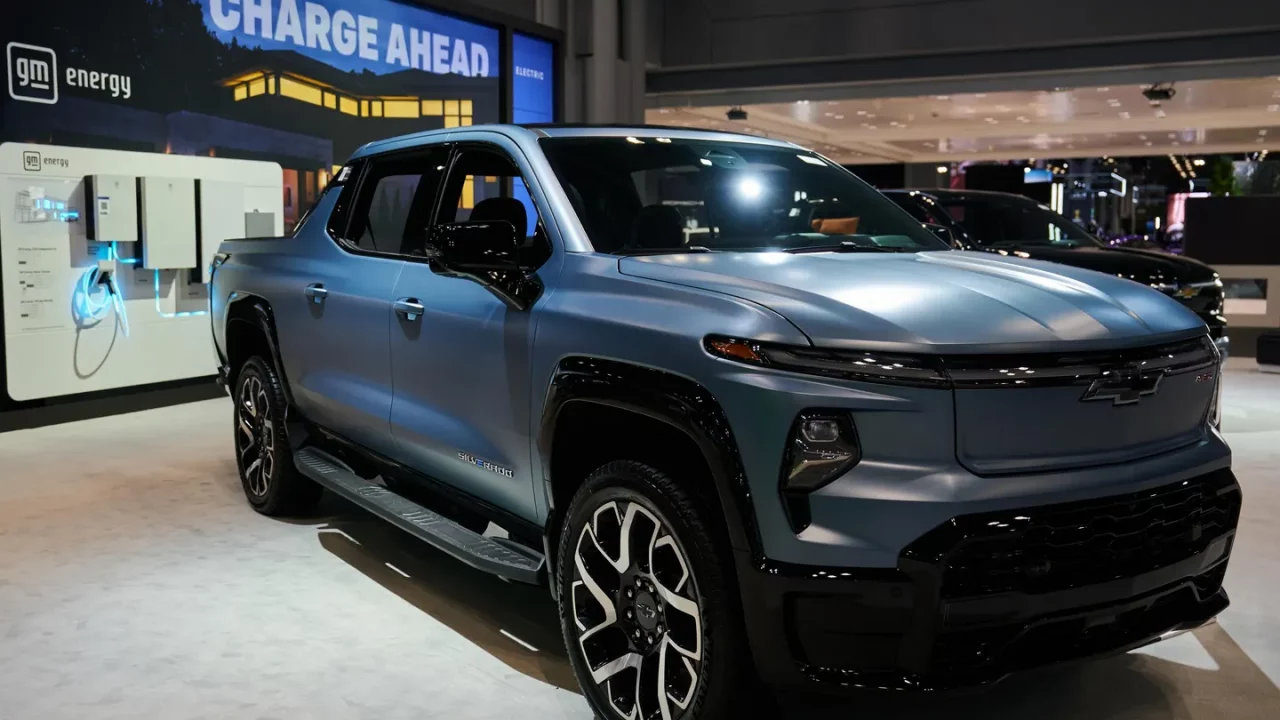 Nueva batería de GM reducirá el costo de sus camiones eléctricos en más de 6,000 dólares