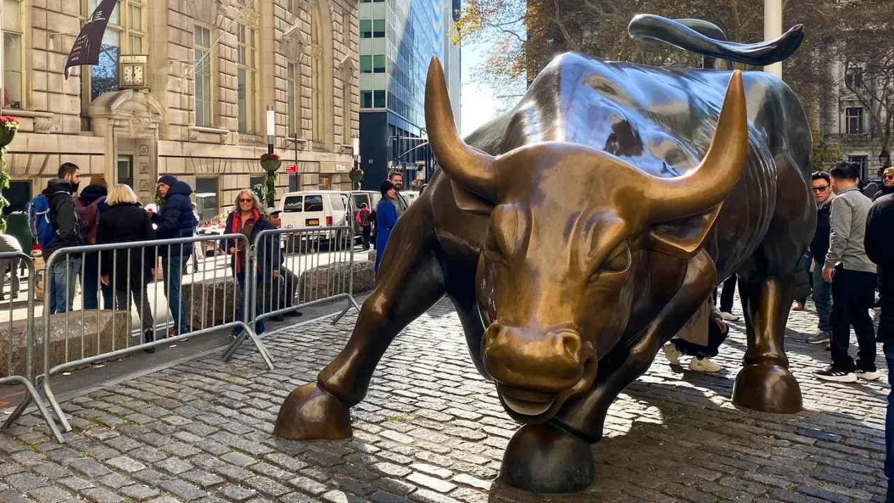 El deshielo arancelario entre EU y China impulsa el alza de las acciones: Bezos, Musk y Zuckerberg ganan más de 30 mil mdd