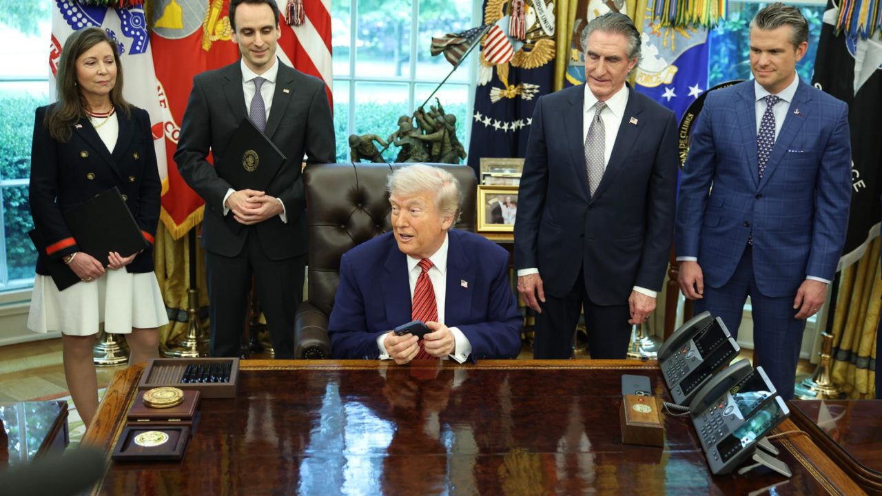 Tras conversar con Von der Leyen, Trump dice que ‘todo el mundo’ quiere negociar con EU