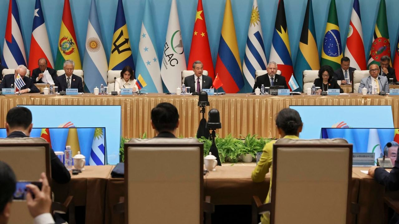 Canciller chino afirma en la CELAC que Latinoamérica ‘no es el patio trasero de nadie’
