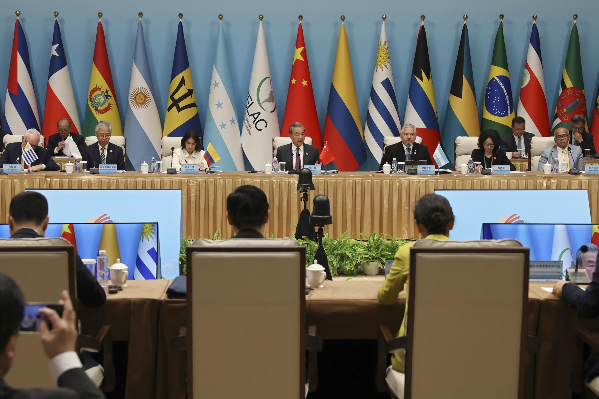 Canciller chino afirma en la CELAC que Latinoamérica ‘no es el patio trasero de nadie’