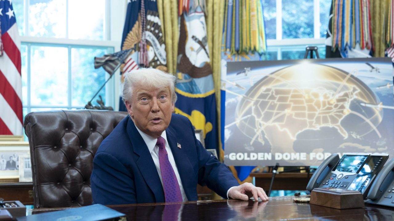 Trump elige un diseño de escudo antimisiles de 175,000 mdd