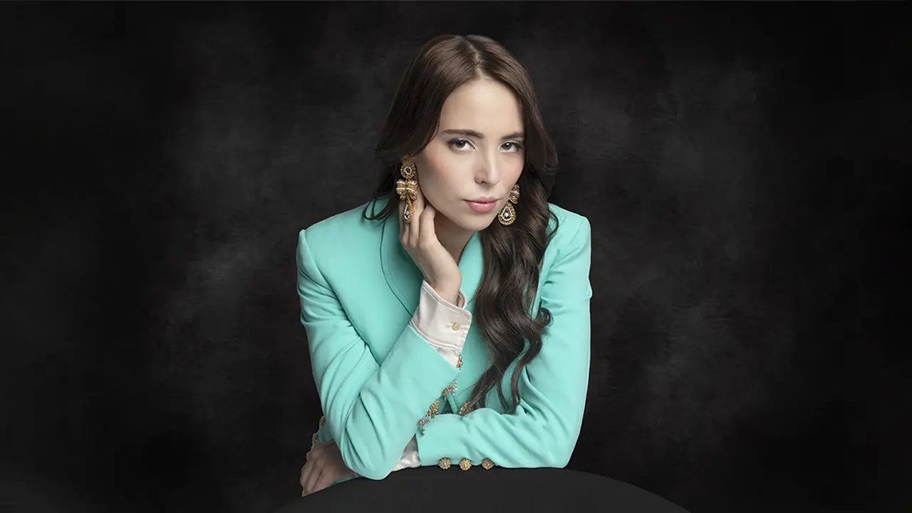 Las 100 Mujeres más Poderosas de México 2025: ‘El poder me lo da el escenario’, dice Majo Aguilar