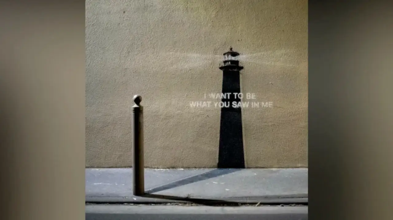 El artista callejero Banksy vuelve a las calles con una nueva obra: un faro y una frase