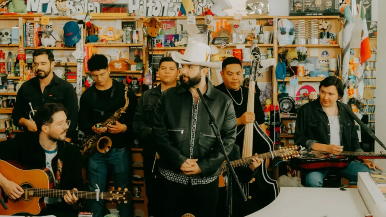 Carín León se presenta en el NPR Tiny Desk y anuncia edición deluxe de su más reciente álbum