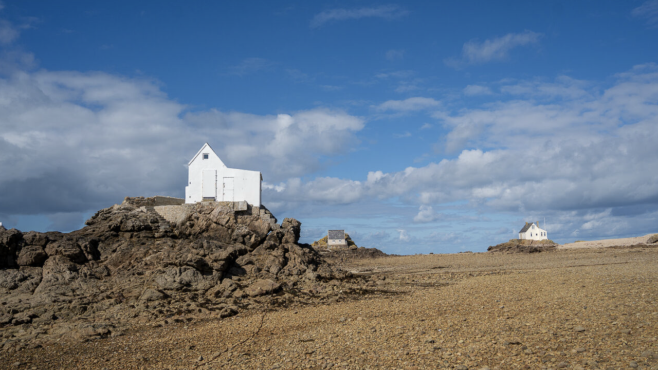 Conoce la isla de Jersey, donde Inglaterra besa a Francia y el viento se pasea entre acantilados