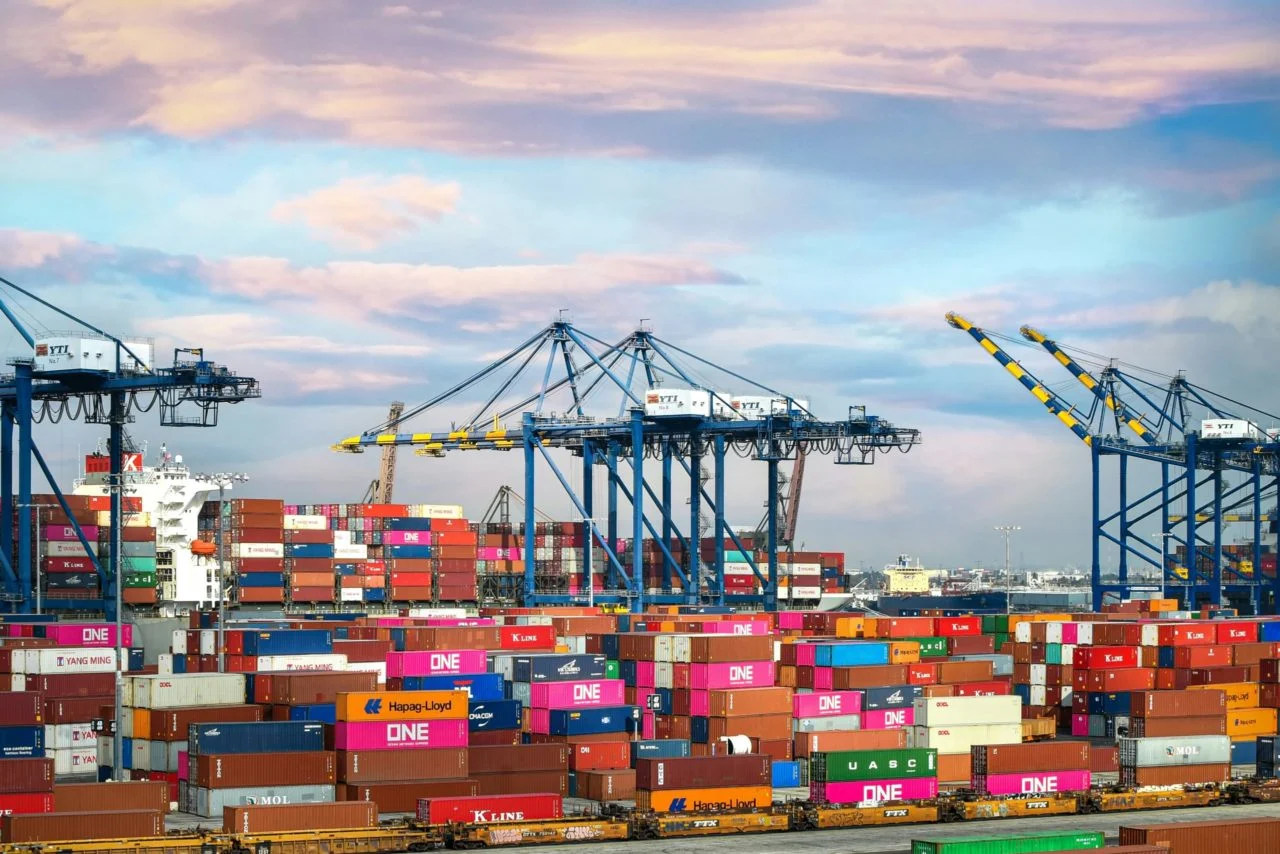 Déficit comercial de EU subió un 14% en marzo, más de lo esperado