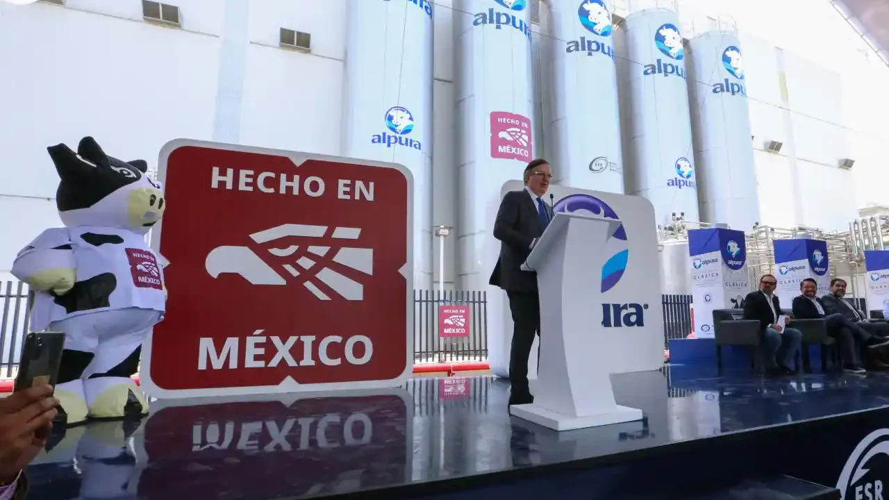 México logra reducción de aranceles para autos exportados a EU: Ebrard