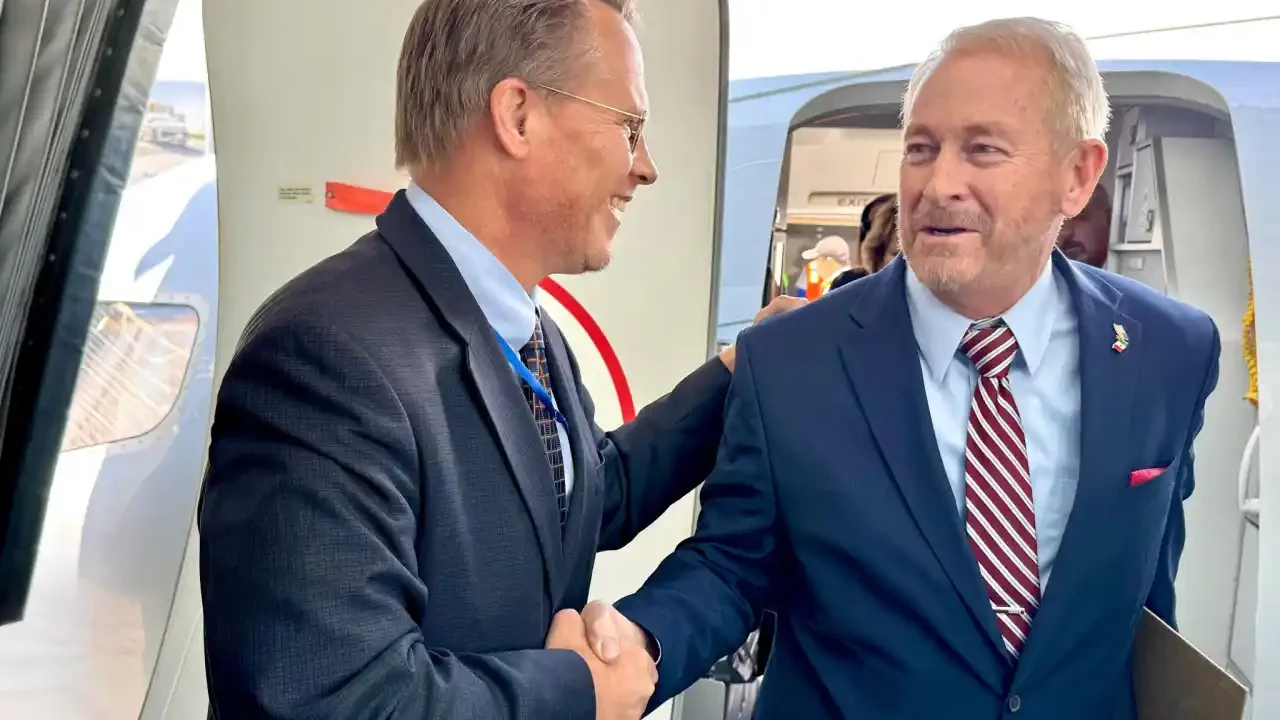 Llega a México nuevo embajador de EU, Ronald Johnson