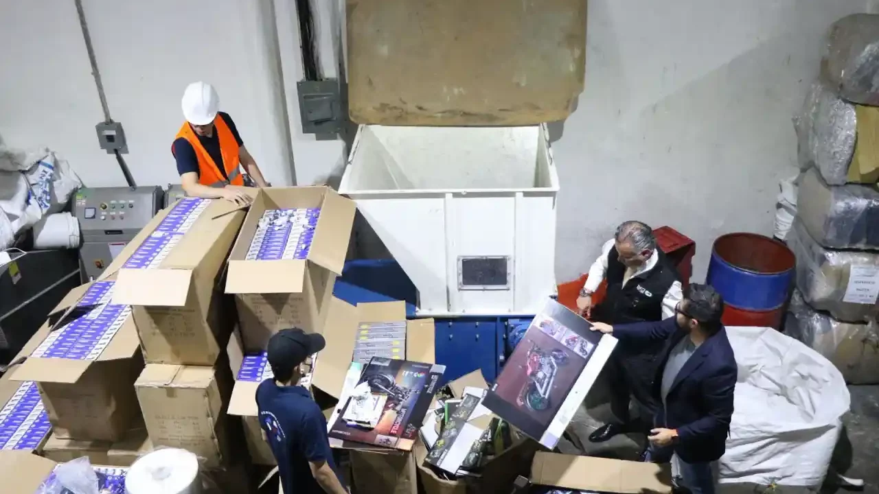 Destruyen en la CDMX casi 11,000 productos piratas Lego