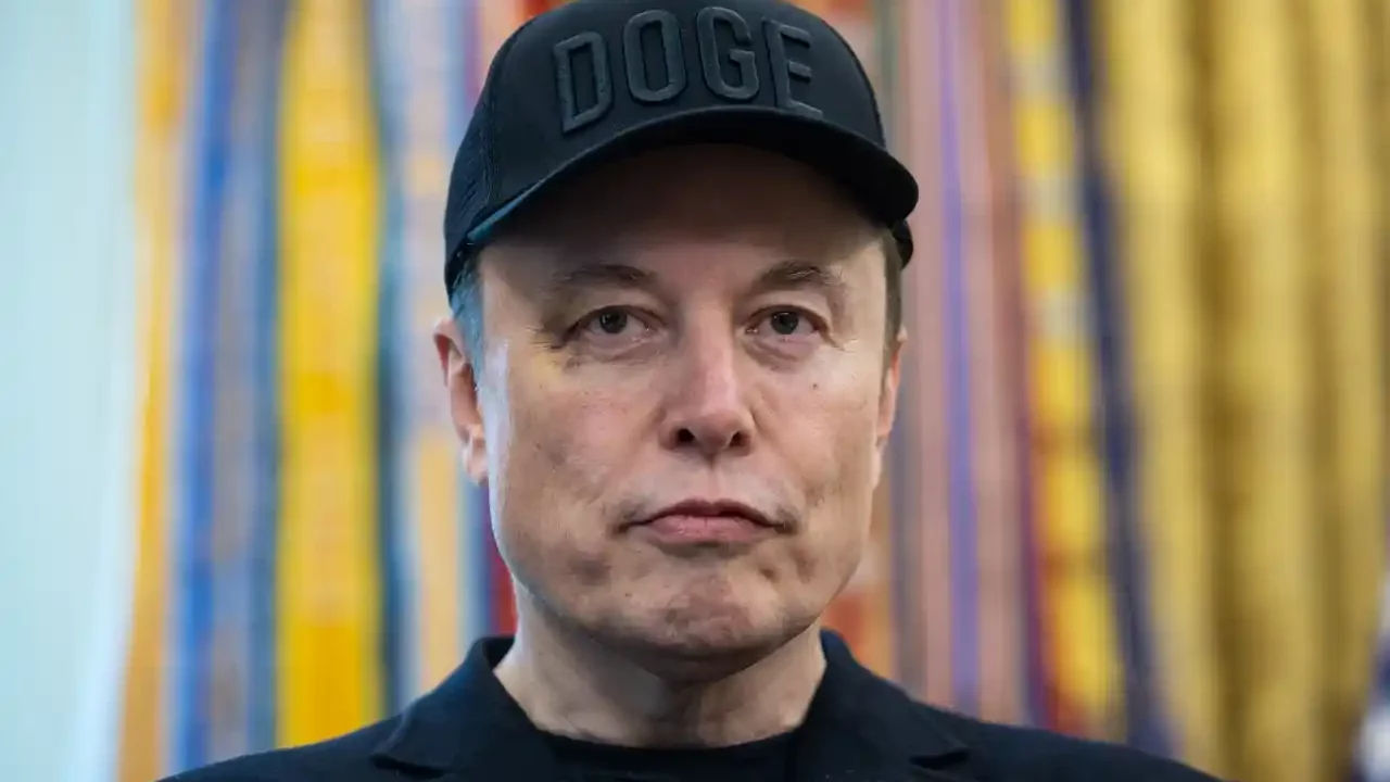 Tesla de Musk prevé caída de ganancias tras histórico descenso en ventas