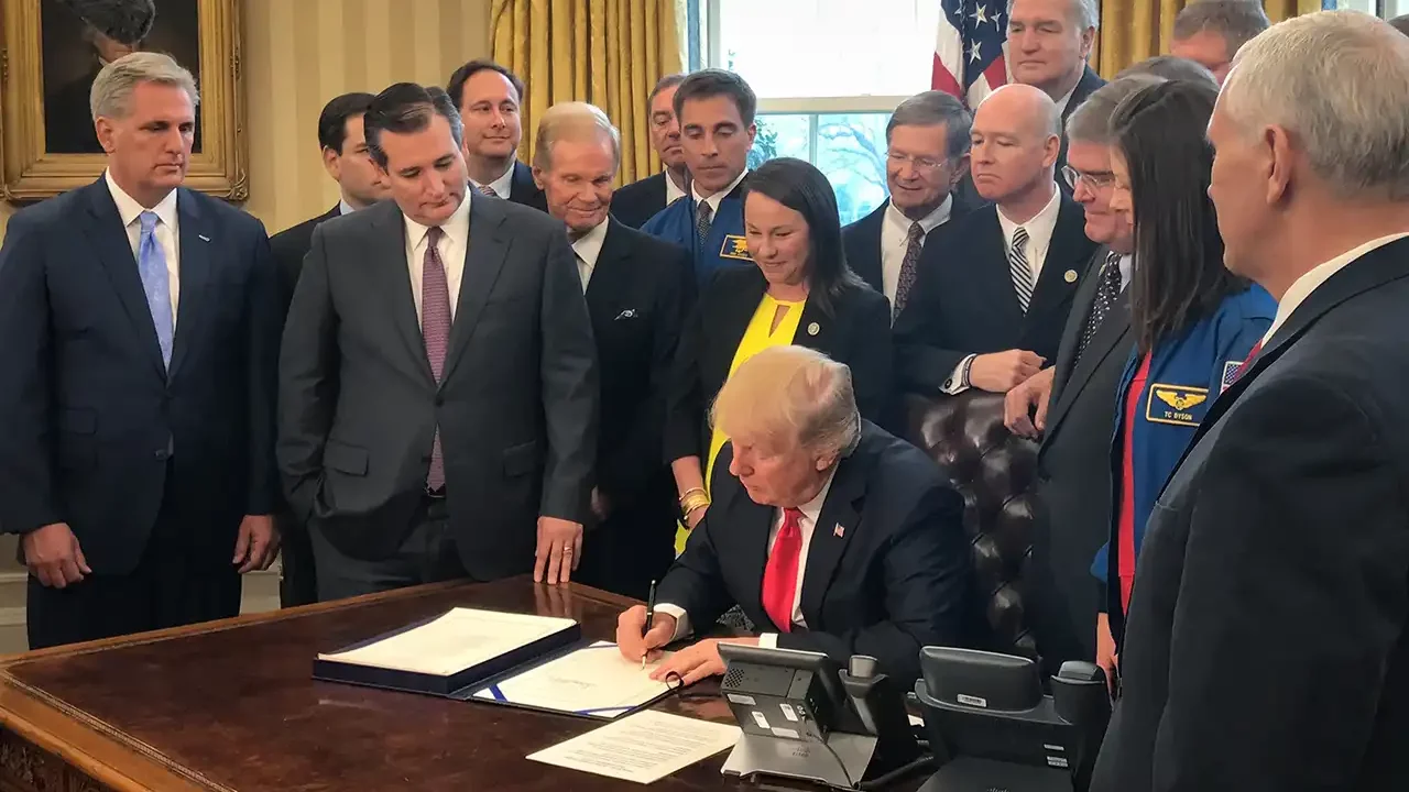 Exjefe de la NASA, Bill Nelson, critica los recortes de Trump a la agencia espacial de EU