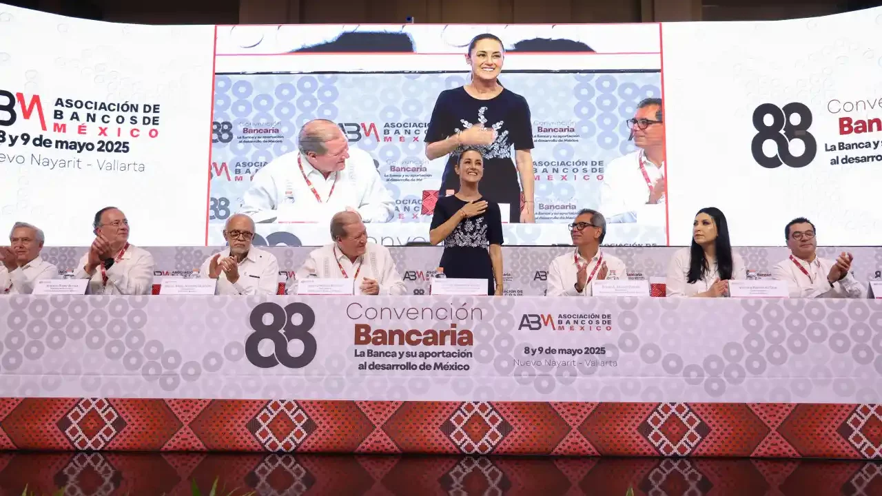 Objetivo de gobierno y banca debe ser crecer acceso al crédito: Sheinbaum