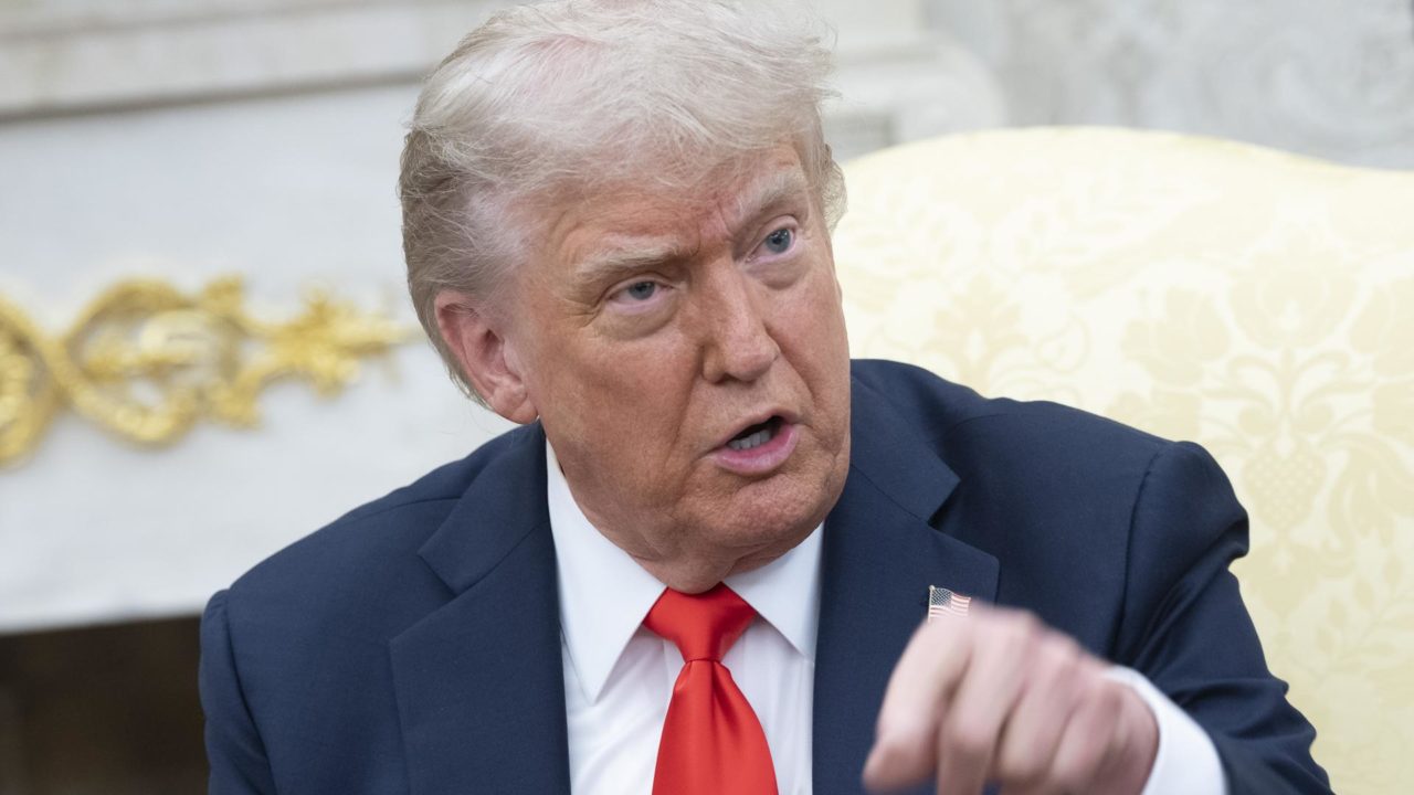 Líder iraní rechaza el llamado a la rendición; Trump dice que la paciencia se ha acabado